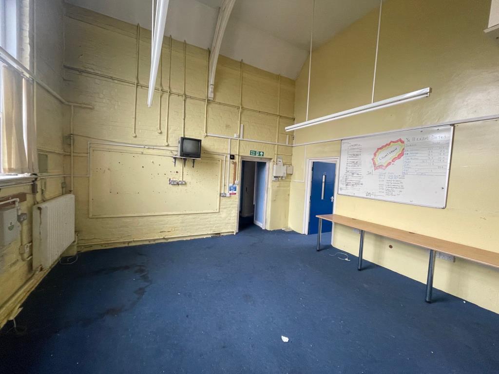 Lot: 5 - FORMER SCHOOL ON ONE ACRE SITE INCLUDING PLAYGROUND AND CAR PARK WITH POTENTIAL - Internal room 6